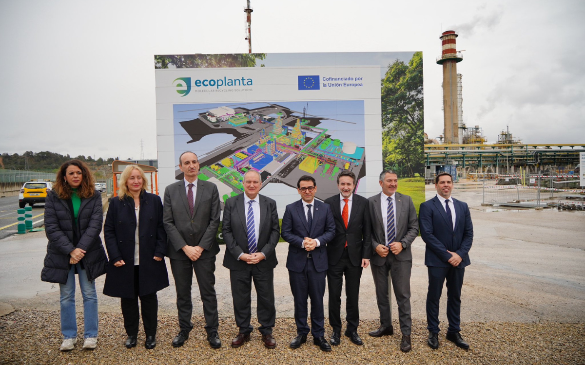 La comitiva ha visitat els terrenys on s'ubicarà l'Ecoplanta, un dels projectes estrella de Repsol.