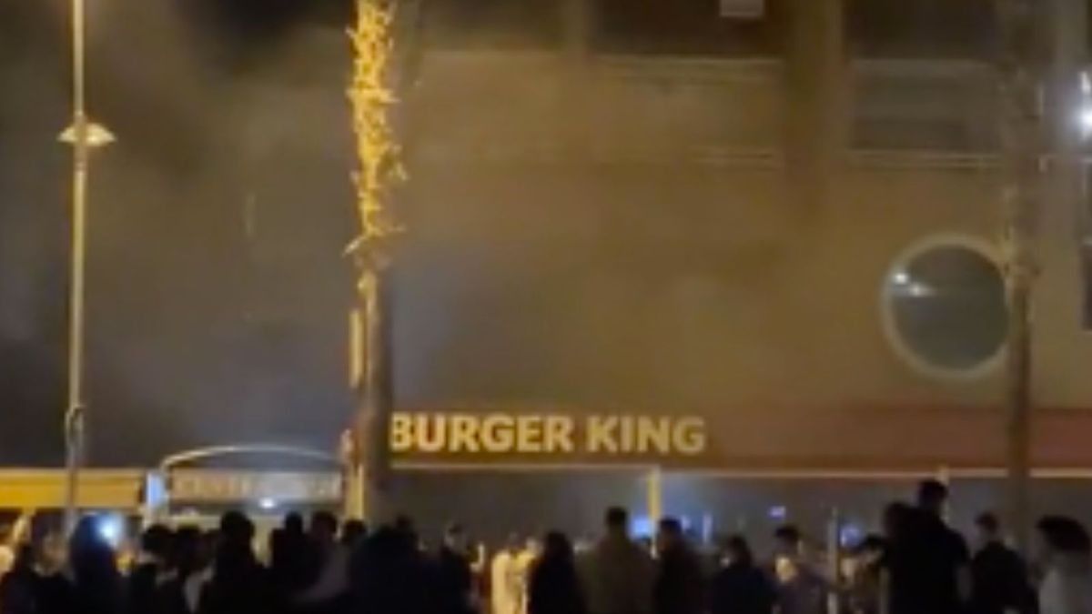 L'incendi va tenir lloc al Burger King de Salou.
