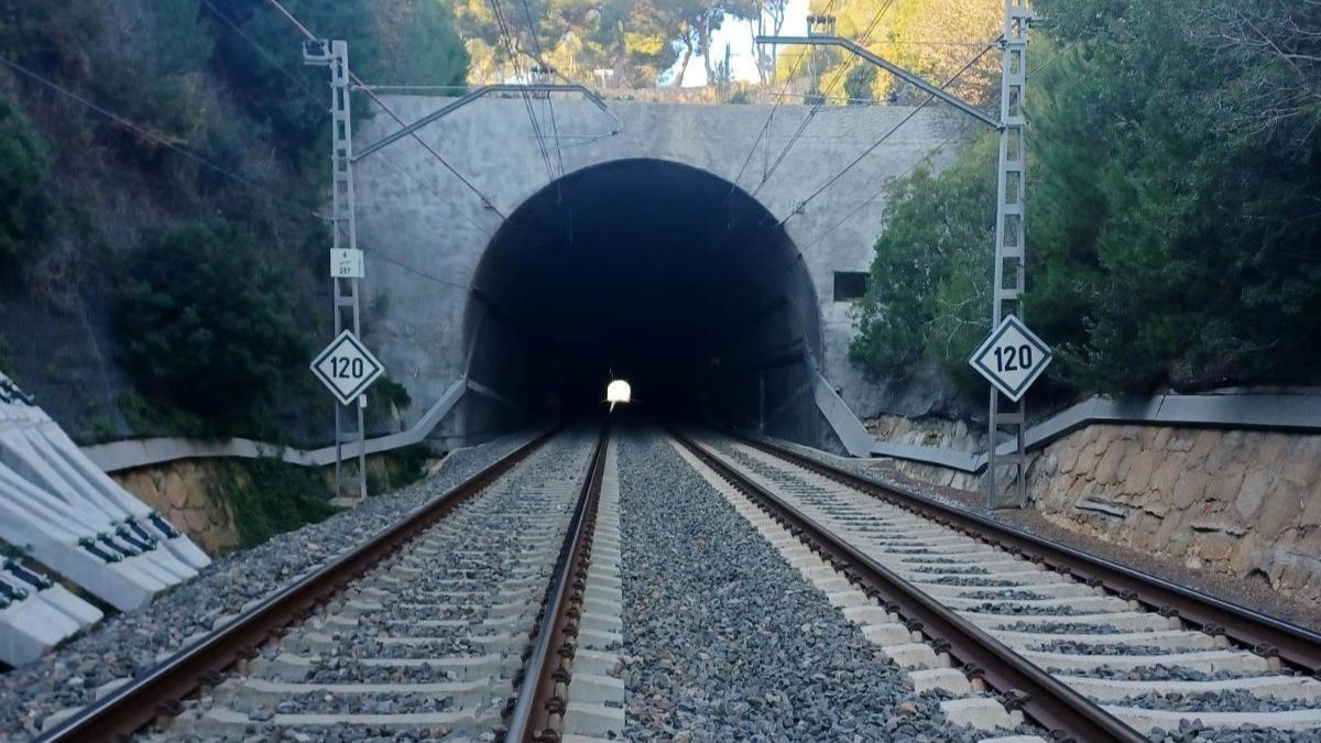 Es faran diverses actuacions al túnel de Roda de Berà per adaptar-lo.