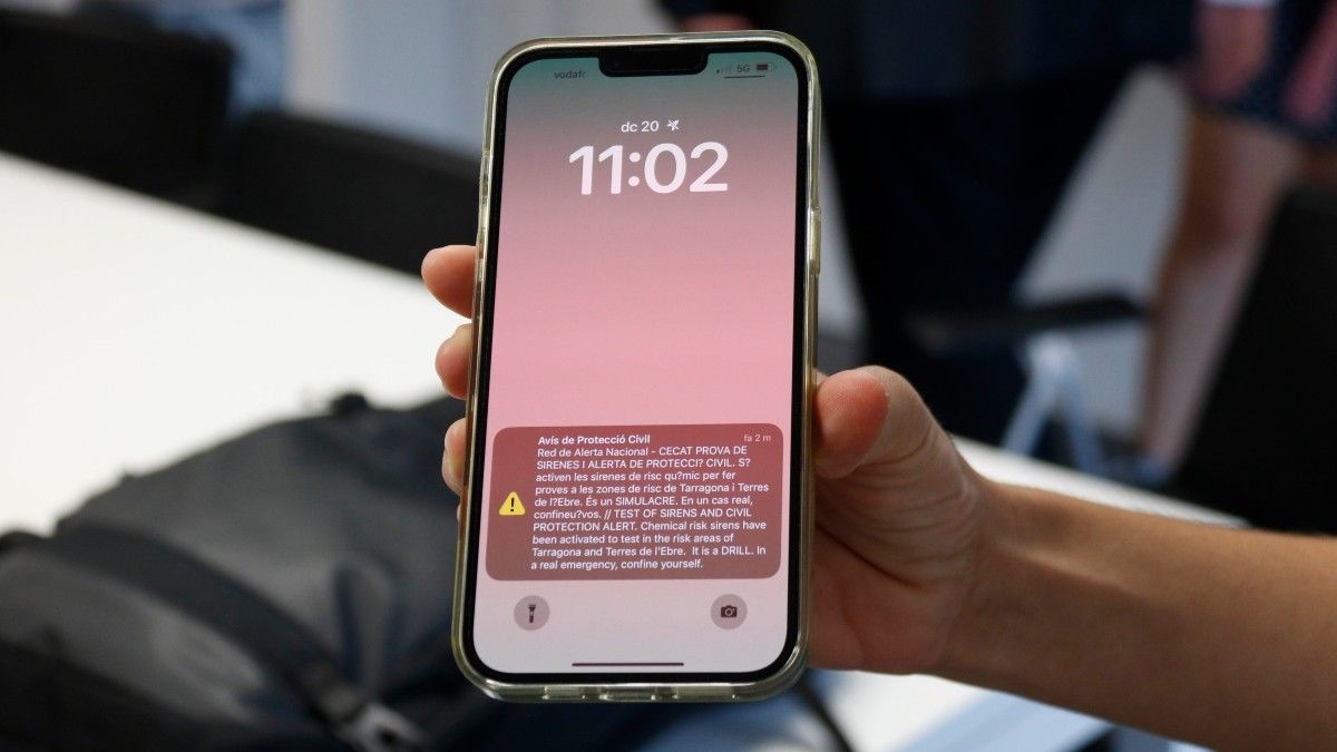 Imatge del missatge que s'ha rebut als telèfons mòbils durant la prova de sirenes per risc químic.
