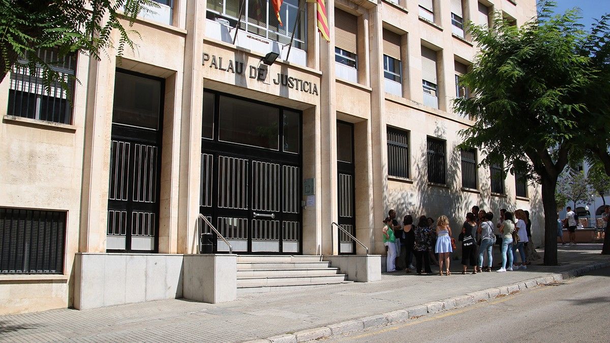 La Secció Quarta de l'Audiència Provincial de Tarragona ha decretat la llibertat amb mesures cautelars d'un dels dos acusats pel crim.