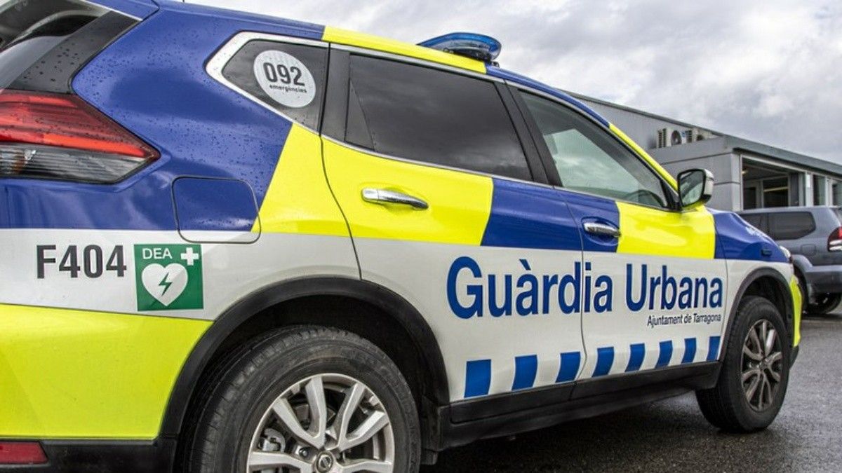 La Guàrdia Urbana de Tarragona va denunciar el conductor del vehicle per diverses infraccions.