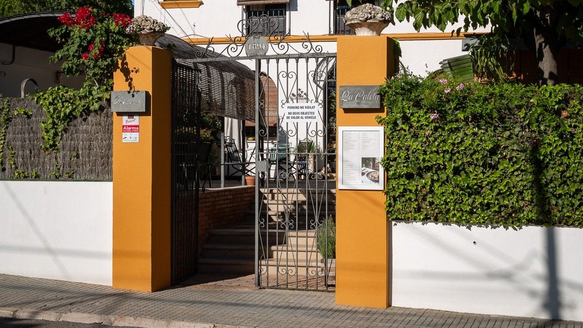 Imatge de la porta d'entrada al restaurant La Caleta de Tarragona.