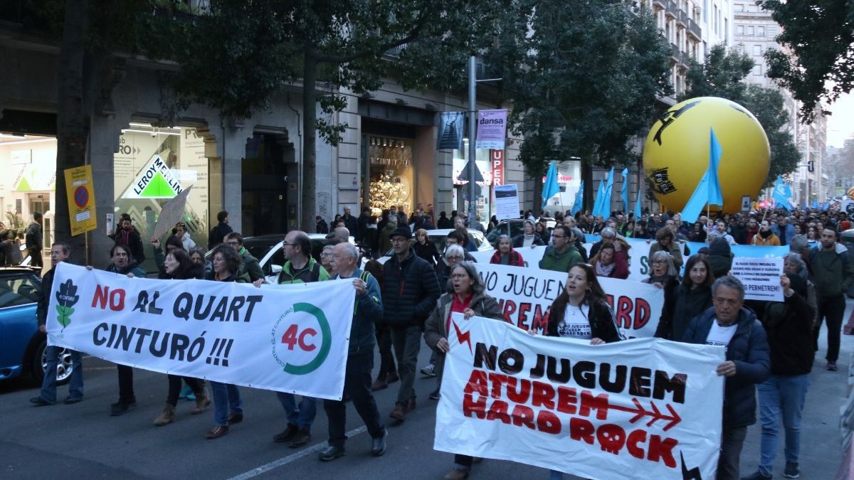 Milers de persones s'han manifestat a Barcelona.