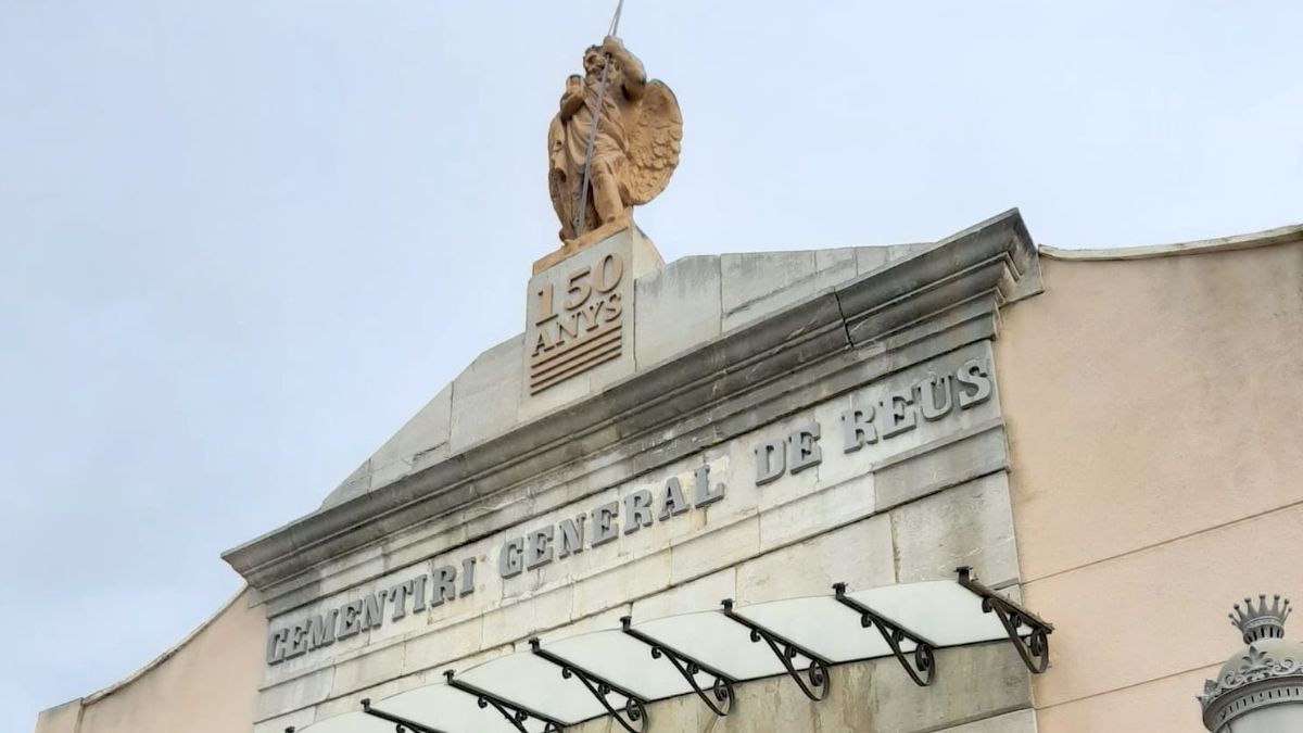 Façana de l'entrada del Cementiri General de Reus